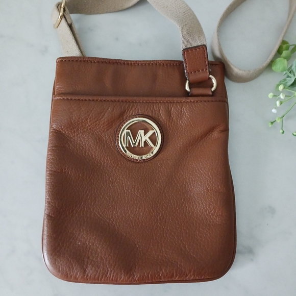 Michael Kors Fulton Swing Pack Crossbody - Picture 2 of 16